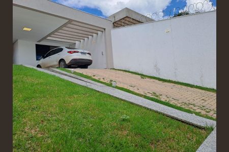 Garagem  de casa à venda com 3 quartos, 212m² em Recanto da Lagoa, Lagoa Santa