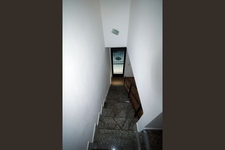 Casa para alugar com 63m², 2 quartos e 1 vagaEscada