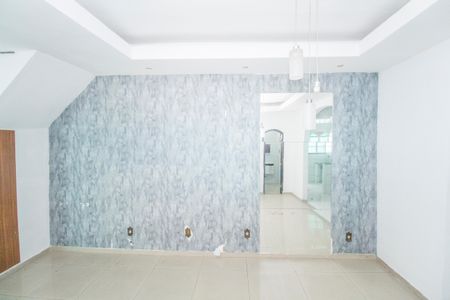 Sala de casa para alugar com 3 quartos, 180m² em Realengo, Rio de Janeiro