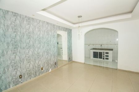 Sala de casa para alugar com 3 quartos, 180m² em Realengo, Rio de Janeiro