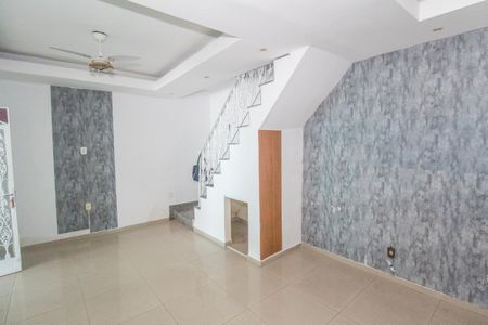 Sala de casa para alugar com 3 quartos, 180m² em Realengo, Rio de Janeiro