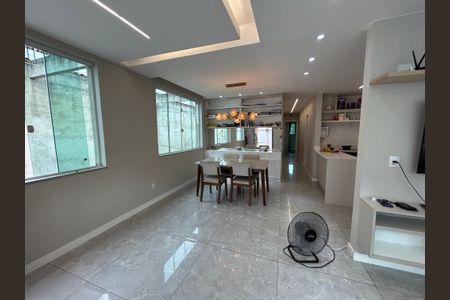 Casa à venda com 390m², 4 quartos e 3 vagasSala