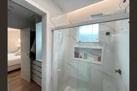 Casa à venda com 390m², 4 quartos e 3 vagasBanheiro da Suíte 1