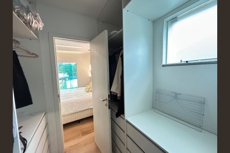 Casa à venda com 390m², 4 quartos e 3 vagasCloset da suíte 1