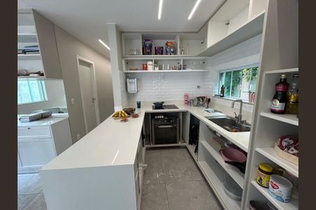 Casa à venda com 390m², 4 quartos e 3 vagasCozinha