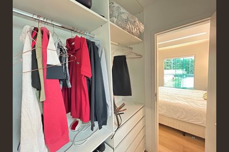 Casa à venda com 390m², 4 quartos e 3 vagasCloset da suíte 1