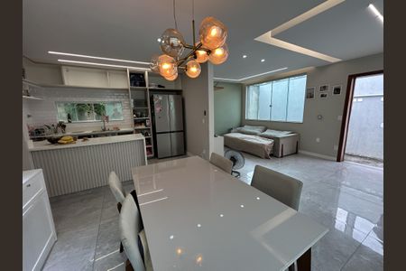 Casa à venda com 390m², 4 quartos e 3 vagasSala