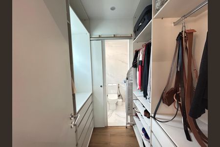 Casa à venda com 390m², 4 quartos e 3 vagasCloset da suíte 1