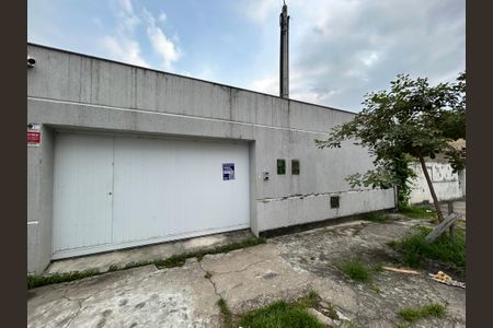 Casa à venda com 390m², 4 quartos e 3 vagasFachada + plaquinha