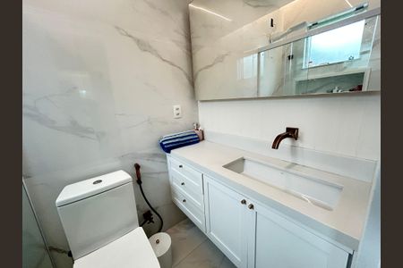 Casa à venda com 390m², 4 quartos e 3 vagasBanheiro da Suíte 1