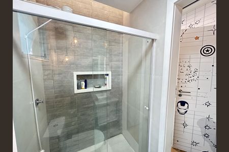 Casa à venda com 390m², 4 quartos e 3 vagasBanheiro da Suíte 2