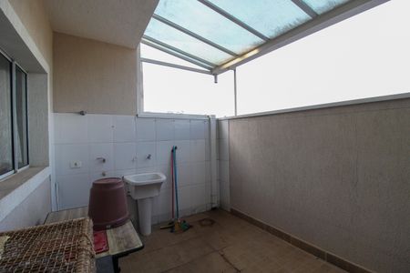 Área de Serviço de casa para alugar com 2 quartos, 95m² em Parque Ipe, São Paulo