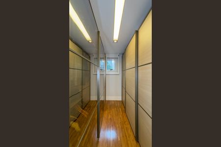 Apartamento para alugar com 240m², 5 quartos e 4 vagasCloset