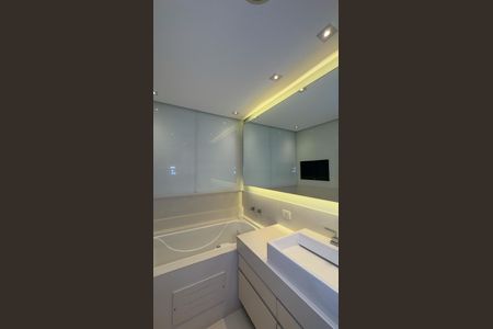 Apartamento para alugar com 240m², 5 quartos e 4 vagasBanheiro da Suíte 3