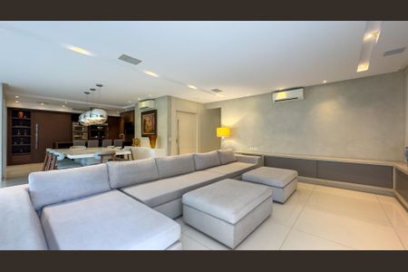 Apartamento para alugar com 240m², 5 quartos e 4 vagasSala