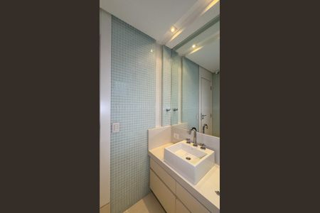 Apartamento para alugar com 240m², 5 quartos e 4 vagasBanheiro da Suíte 1