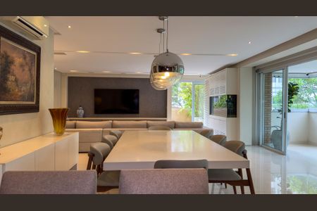 Apartamento para alugar com 240m², 5 quartos e 4 vagasSala