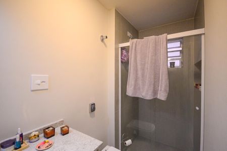 Banheiro  de apartamento para alugar com 1 quarto, 45m² em Aclimação, São Paulo