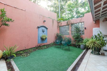 Casa à venda com 160m², 4 quartos e 2 vagasQuintal