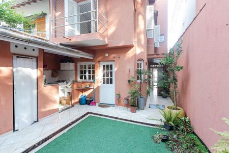 Casa à venda com 160m², 4 quartos e 2 vagasQuintal
