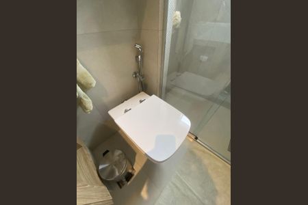 Apartamento à venda com 379m², 3 quartos e 4 vagasBanheiro da Suíte 2