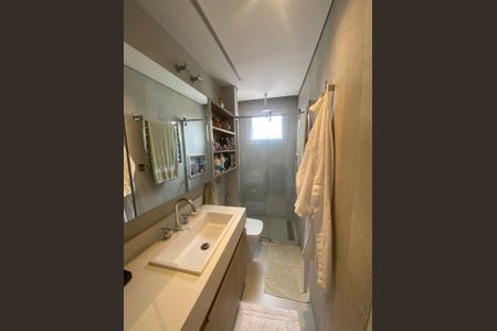 Apartamento à venda com 379m², 3 quartos e 4 vagasBanheiro da Suíte 2