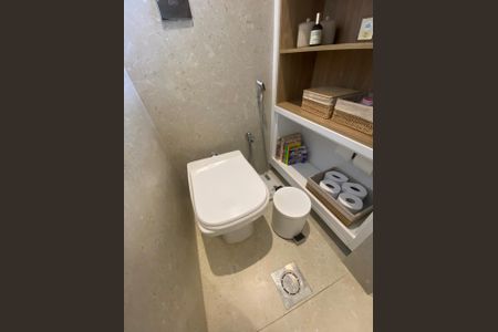 Apartamento à venda com 379m², 3 quartos e 4 vagasBanheiro da Suíte 1