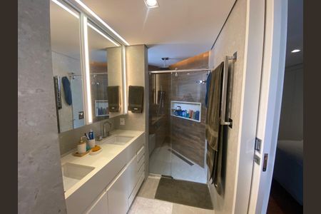 Apartamento à venda com 379m², 3 quartos e 4 vagasBanheiro da Suíte 1