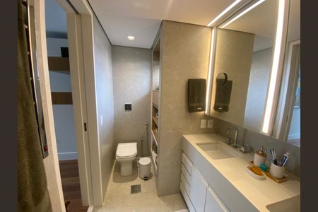 Apartamento à venda com 379m², 3 quartos e 4 vagasBanheiro da Suíte 1