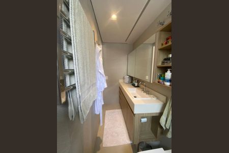 Apartamento à venda com 379m², 3 quartos e 4 vagasBanheiro da Suíte 2