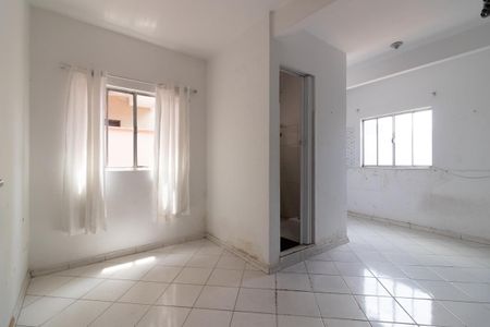 Quarto de kitnet/studio para alugar com 1 quarto, 15m² em Parque Paineiras, São Paulo