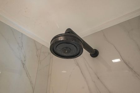 Banheiro de kitnet/studio para alugar com 1 quarto, 26m² em Pinheiros, São Paulo