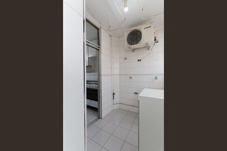 Apartamento para alugar com 64m², 2 quartos e 1 vagaÁrea e serviço