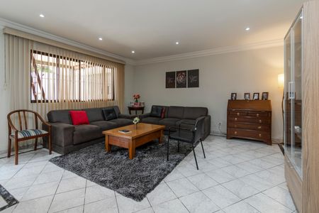 Casa para alugar com 180m², 3 quartos e 5 vagas Casa para alugar com 180m², 3 quartos e 5 vagasSala