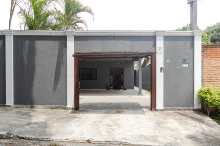 Casa para alugar com 180m², 3 quartos e 5 vagas Casa para alugar com 180m², 3 quartos e 5 vagasFachada