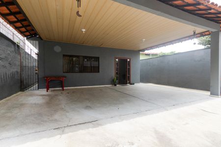 Casa para alugar com 180m², 3 quartos e 5 vagas Casa para alugar com 180m², 3 quartos e 5 vagasGaragem