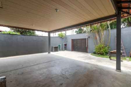 Casa para alugar com 180m², 3 quartos e 5 vagas Casa para alugar com 180m², 3 quartos e 5 vagasGaragem
