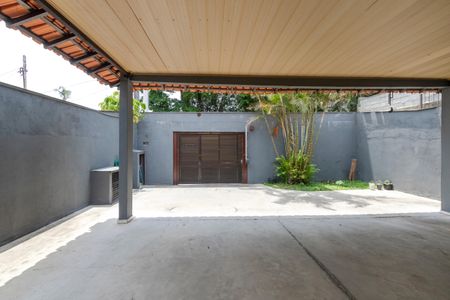 Casa para alugar com 180m², 3 quartos e 5 vagas Casa para alugar com 180m², 3 quartos e 5 vagasGaragem