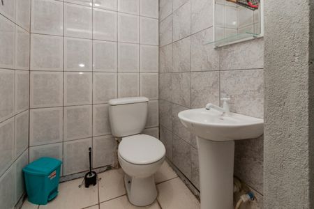 Casa para alugar com 180m², 3 quartos e 5 vagas Casa para alugar com 180m², 3 quartos e 5 vagasBanheiro de Serviço