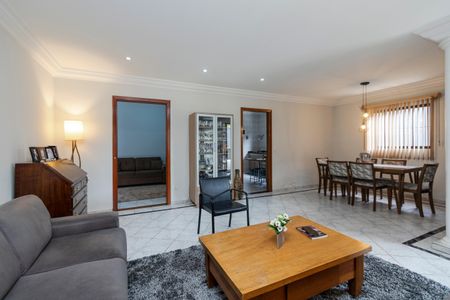 Casa para alugar com 180m², 3 quartos e 5 vagas Casa para alugar com 180m², 3 quartos e 5 vagasSala