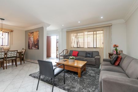 Casa para alugar com 180m², 3 quartos e 5 vagas Casa para alugar com 180m², 3 quartos e 5 vagasSala