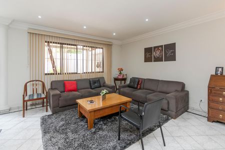 Casa para alugar com 180m², 3 quartos e 5 vagas Casa para alugar com 180m², 3 quartos e 5 vagasSala