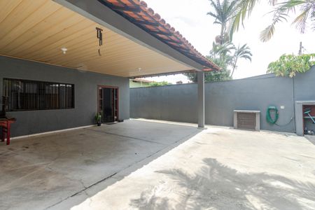 Casa para alugar com 180m², 3 quartos e 5 vagas Casa para alugar com 180m², 3 quartos e 5 vagasGaragem
