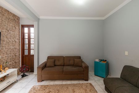 Casa para alugar com 180m², 3 quartos e 5 vagas Casa para alugar com 180m², 3 quartos e 5 vagasSala de TV
