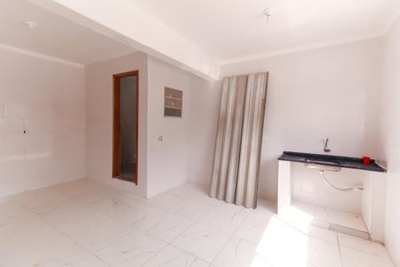 Cozinha de casa para alugar com 1 quarto, 150m² em Pari, São Paulo