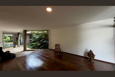 Casa à venda com 4 quartos, 290m² em Butantã, São Paulo