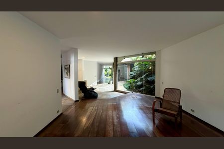 Casa à venda com 4 quartos, 290m² em Butantã, São Paulo