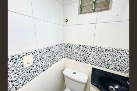 Banheiro de casa para alugar com 2 quartos, 60m² em Parque Continental Ii, Guarulhos