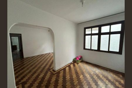 Sala  de apartamento para alugar com 2 quartos, 110m² em São João, Porto Alegre