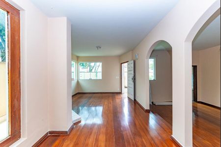 Casa para alugar com 309m², 4 quartos e 3 vagas Casa para alugar com 309m², 4 quartos e 3 vagasSala 1